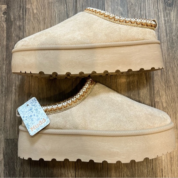 NWT Mudd Patform Slippers Clogs Faux Suede Tan Beige Sherpa Warm Winter Size 8.5 - Picture 3 of 13